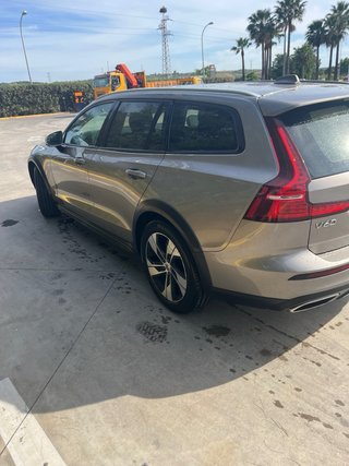 Volvo V60 Cross Country 2021