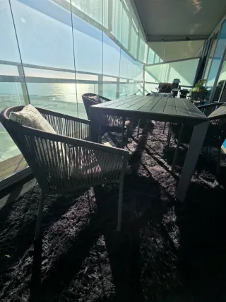 Conjunto mesa y sillas exterior gris