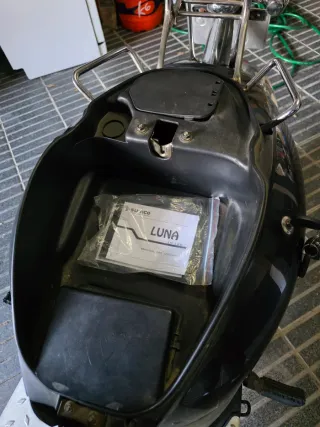 Sumco Luna LN 125 Negra Scooter