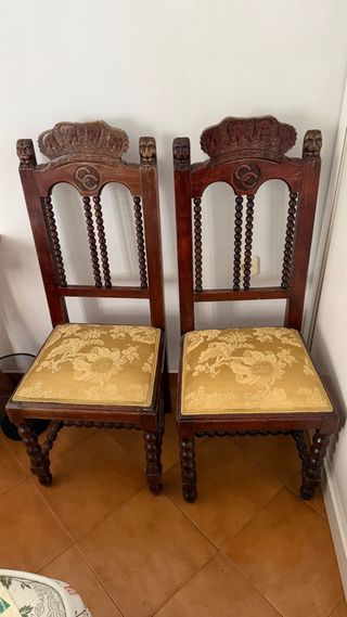 Juego de 2 Sillas Antiguas Talladas
