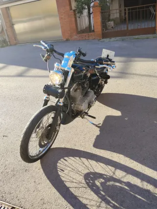 Harley Davidson Sportster 883 Custom Negra