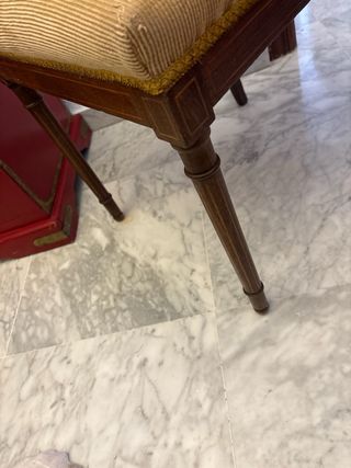 Silla de madera tapizada