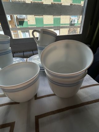 Juego de tazas de café con platillos