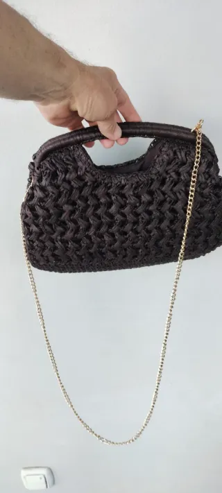 Bolso marrón de mano y colgar