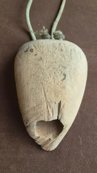 Zoqueta antigua de madera