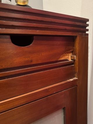 Mueble comedor madera oscuro