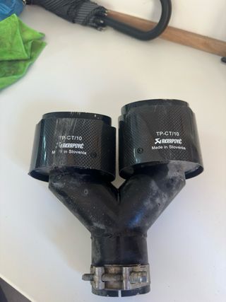 Cola de escape Akrapovic doble Y