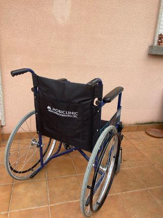 Silla de ruedas azul casi nueva
