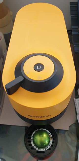 Cafetera Nespresso Amarilla