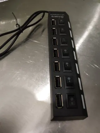 Hub USB 7 porte con interruttori e LED