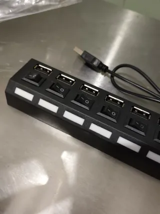 Hub USB 7 porte con interruttori e LED