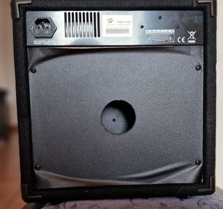 Amplificador de Bajo HBW-20 a estrenar.