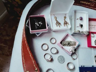 Lotto Gioielli Vari: Anelli, Orecchini, Bracciale