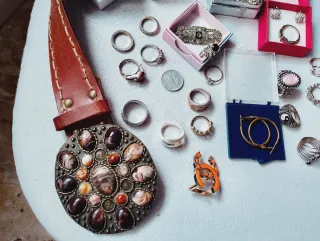 Lotto Gioielli Vari: Anelli, Orecchini, Bracciale