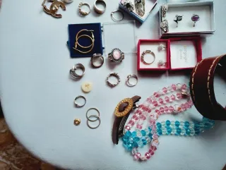 Lotto Gioielli Vari: Anelli, Orecchini, Bracciale