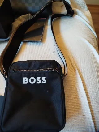 Bolso bandolera Boss negro original como nuevo