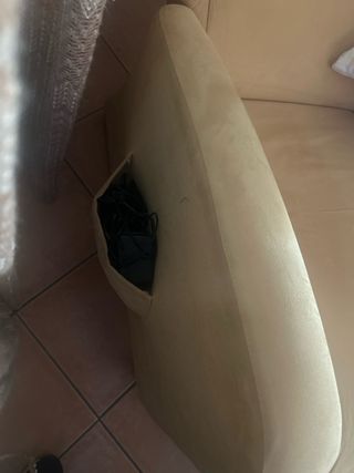 dos sillones cama de masajes y tres normales