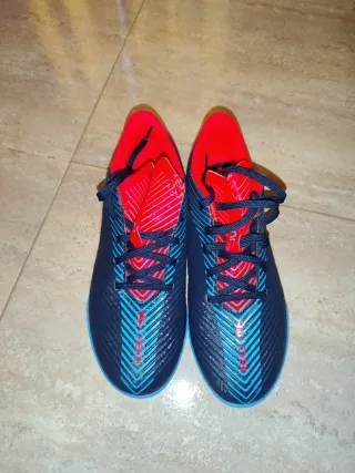 Botas de fútbol Nike y Kipsta