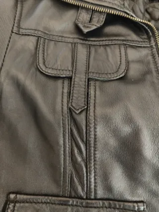 Chaqueta de piel negra Mango