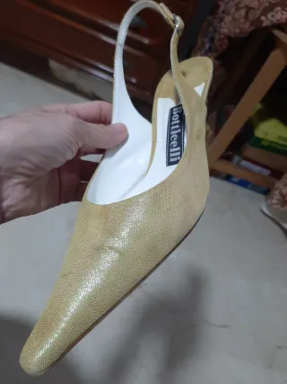 Zapato de tacón Botticelli dorado