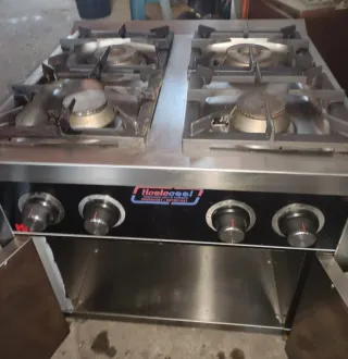 Cocina Industrial HR 4 fuegos con puertas