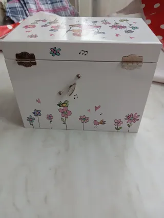Caja de música infantil con bailarina
