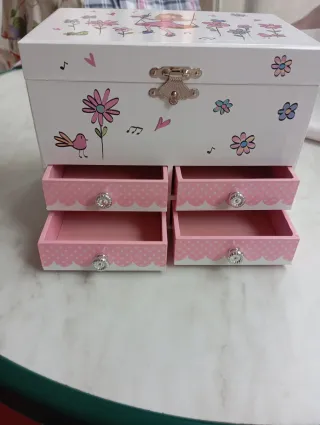 Caja de música infantil con bailarina