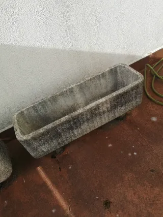 Macetero grande de piedra