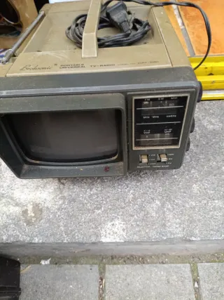 Televisor Portátil Broksonic TV-Radio