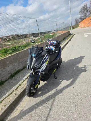 Yamaha xmax 400  solo 11000klm