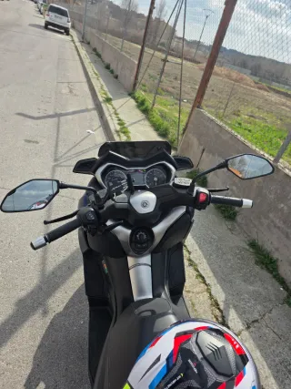 Yamaha xmax 400  solo 11000klm