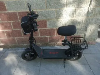 Patinete eléctrico Bogist con asiento