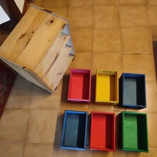 Cajonera de madera con ruedas