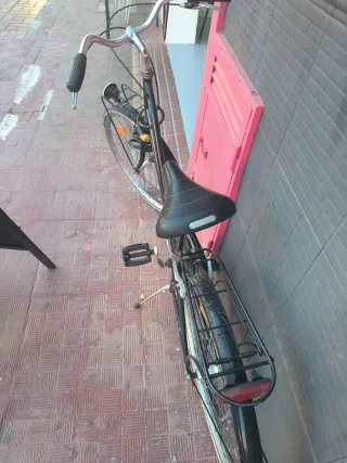 Bicicleta negra urbana