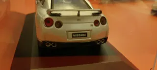 Nissan GT-R 1:43
