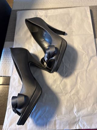 Zapatos de fiesta grises MARYPAZ