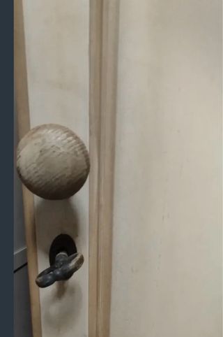 Armario de madera hecho a mano+ silla a juego