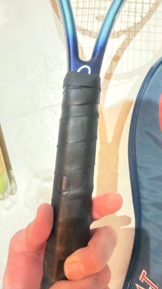 Raqueta de tenis Babolat con funda y pelotas