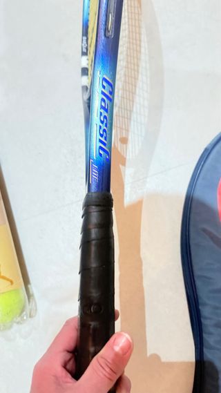 Raqueta de tenis Babolat con funda y pelotas