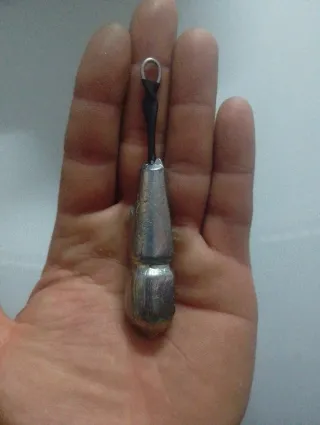 Plomos de pesca : 150 gramos y 135 gramos .