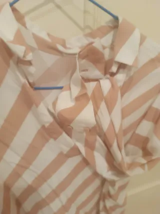 Camisa de mujer con rayas rosas y blancas