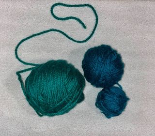 Ovillos de lana de varios colores