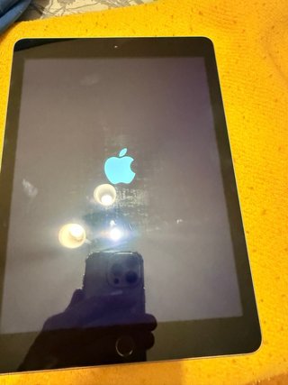 iPad 5ª Gen 128GB Wi-Fi Oro/Plata