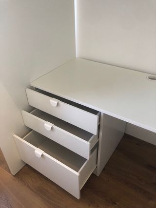 Smastad cama alta blanca con escritorio