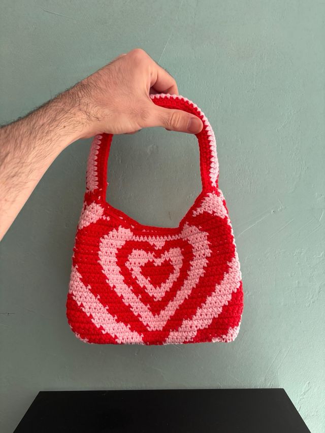 Bolso crochet corazón rojo y blanco rosa