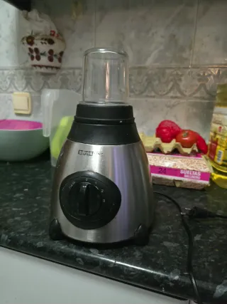 Licuadora con vaso pequeño