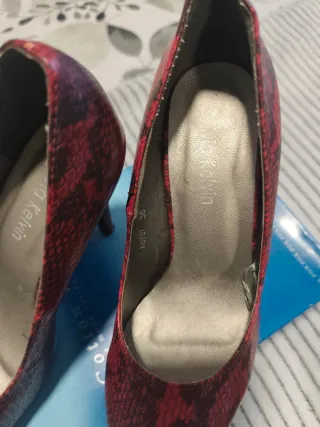 Zapatos de tacón serpiente rojos talla 36