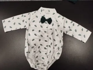 Traje de bebé con pajarita