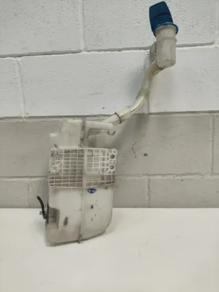 Depósito limpiaparabrisas con motor VW Jetta MK6 .
