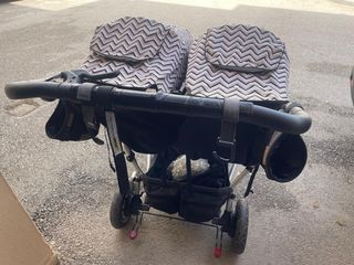 Cochecito doble para niños